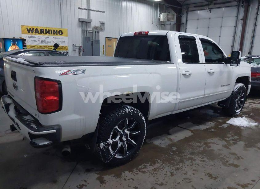 Photo 4 of 2015 Chevrolet Silverado 1500 2LT (VIN 1GCVKREC1FZ225653)