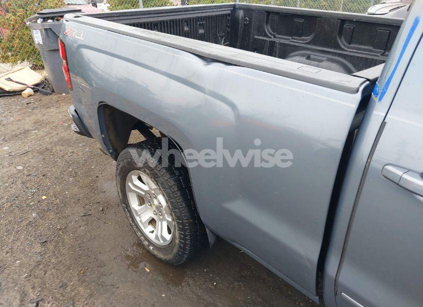 Photo 18 of 2015 Chevrolet Silverado 1500 2LT (VIN 1GCVKREC1FZ330239)