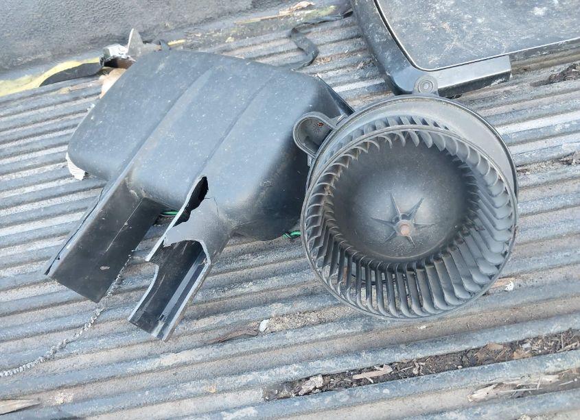 Photo 12 of 2015 Chevrolet Silverado 1500 2LT (VIN 1GCVKREC1FZ406297)