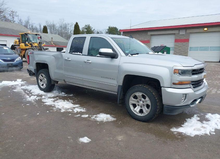 2016 Chevrolet Silverado 1500 2LT (VIN 1GCVKREC1GZ321414) main photo