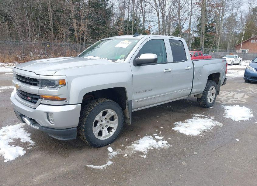 Photo 2 of 2016 Chevrolet Silverado 1500 2LT (VIN 1GCVKREC1GZ321414)