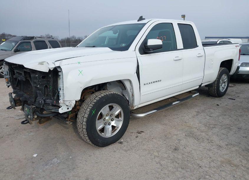 Photo 2 of 2016 Chevrolet Silverado 1500 1LT (VIN 1GCVKREC1GZ415986)