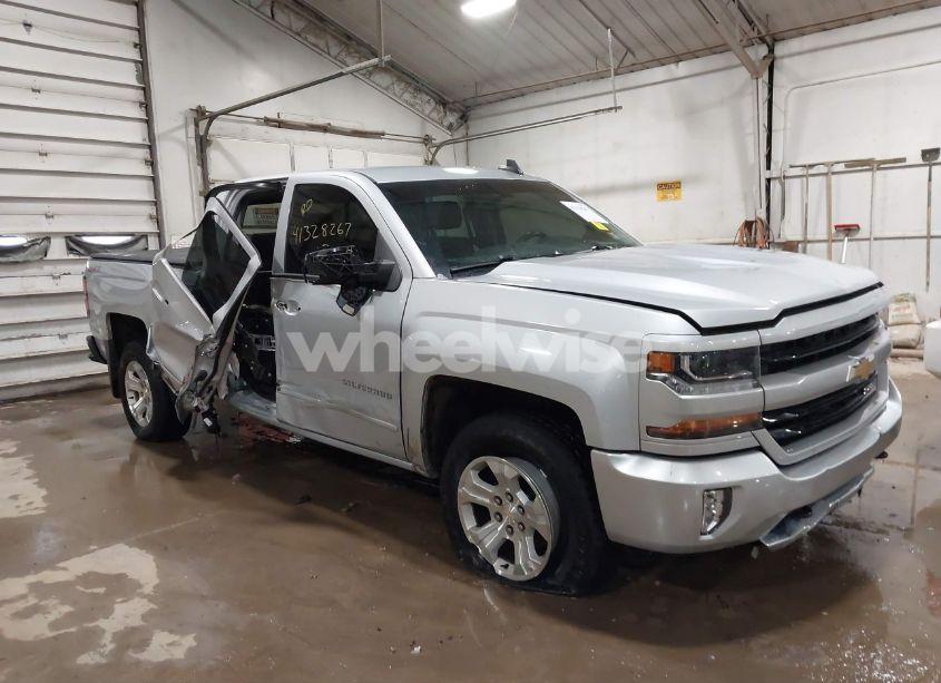2017 Chevrolet Silverado 1500 2LT (VIN 1GCVKREC1HZ336822) main photo