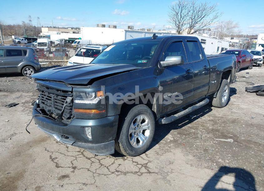 Photo 2 of 2017 Chevrolet Silverado 1500 2LT (VIN 1GCVKREC1HZ342782)