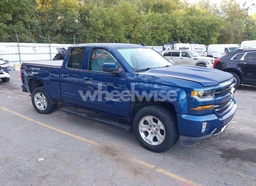 2017 Chevrolet Silverado 1500 2LT (VIN 1GCVKREC1HZ388368) main photo