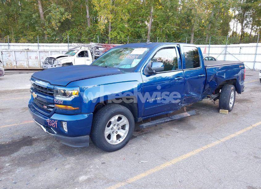 Photo 2 of 2017 Chevrolet Silverado 1500 2LT (VIN 1GCVKREC1HZ388368)