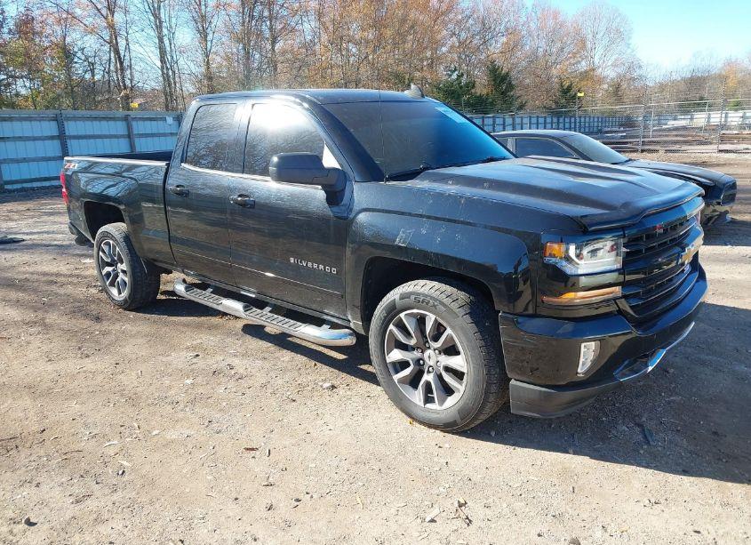 2018 Chevrolet Silverado 1500 2LT (VIN 1GCVKREC1JZ106252) main photo