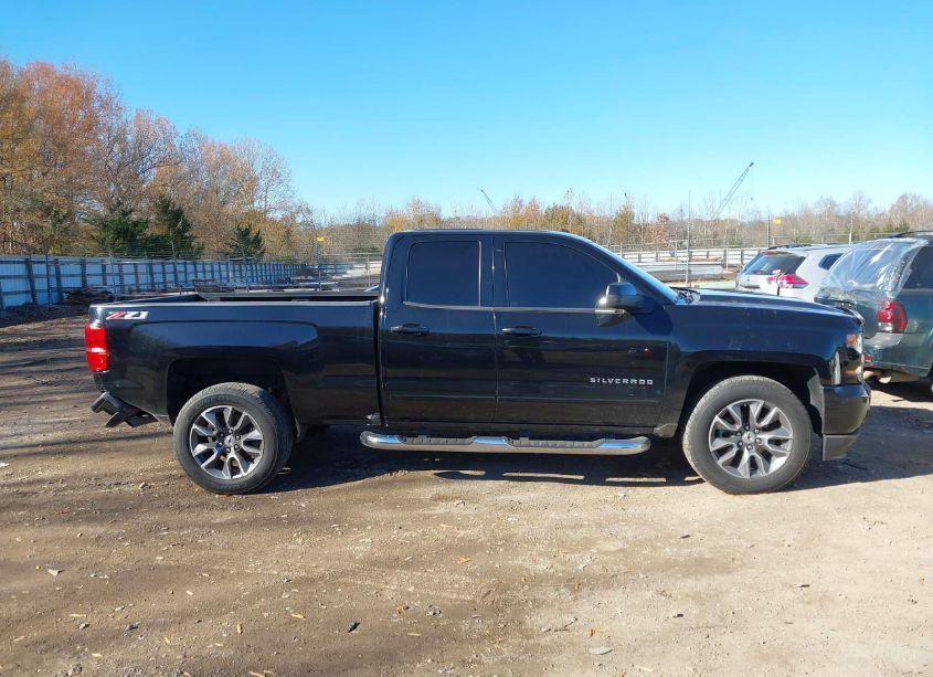 Photo 13 of 2018 Chevrolet Silverado 1500 2LT (VIN 1GCVKREC1JZ106252)