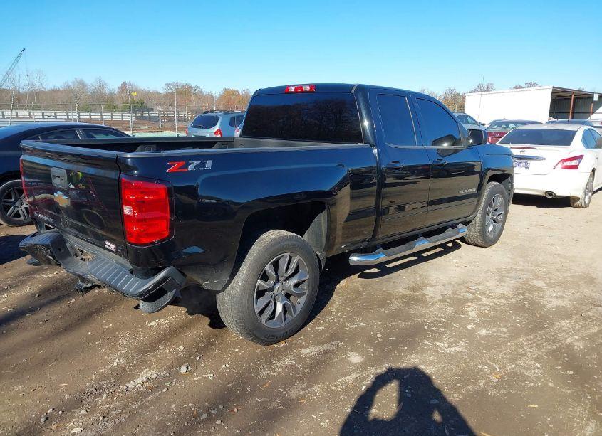Photo 4 of 2018 Chevrolet Silverado 1500 2LT (VIN 1GCVKREC1JZ106252)