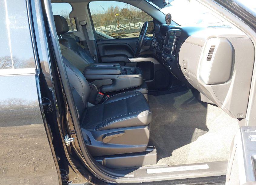 Photo 5 of 2018 Chevrolet Silverado 1500 2LT (VIN 1GCVKREC1JZ106252)