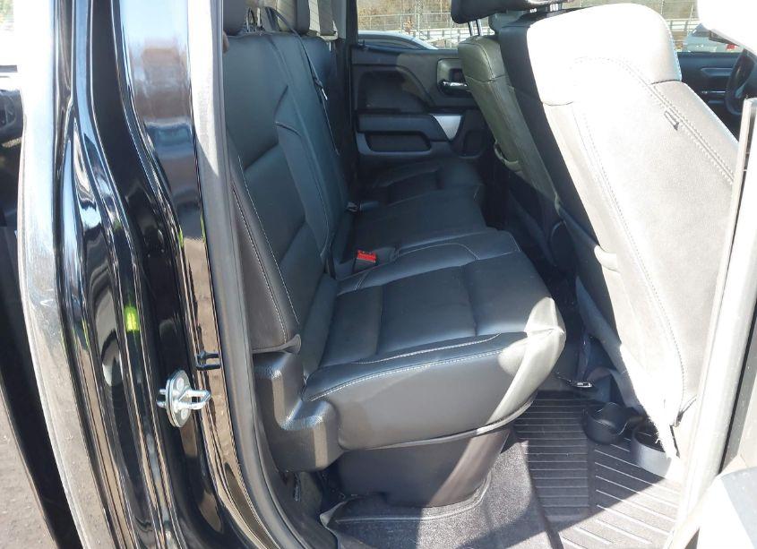 Photo 8 of 2018 Chevrolet Silverado 1500 2LT (VIN 1GCVKREC1JZ106252)