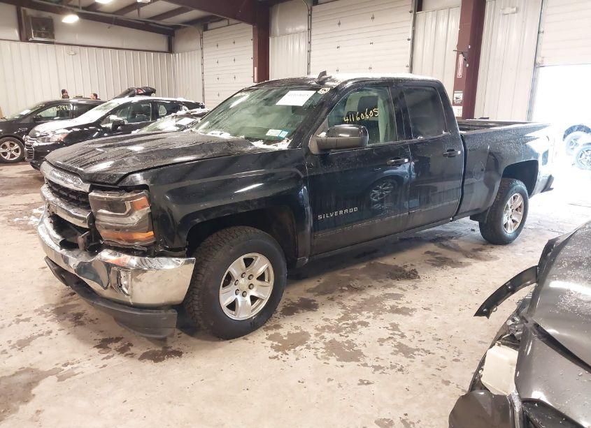 Photo 2 of 2018 Chevrolet Silverado 1500 1LT (VIN 1GCVKREC1JZ106297)