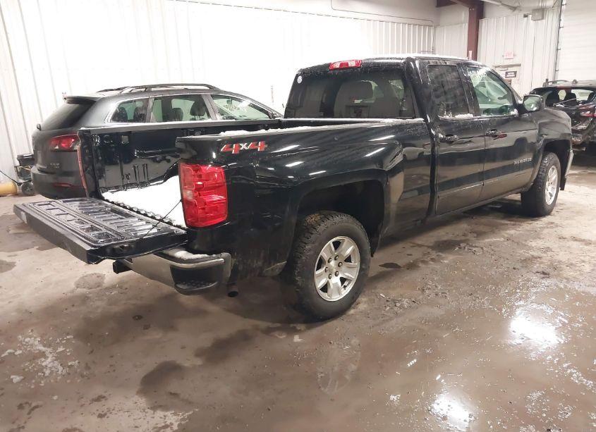 Photo 4 of 2018 Chevrolet Silverado 1500 1LT (VIN 1GCVKREC1JZ106297)