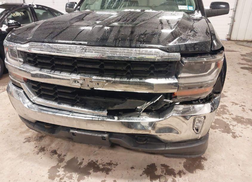 Photo 6 of 2018 Chevrolet Silverado 1500 1LT (VIN 1GCVKREC1JZ106297)