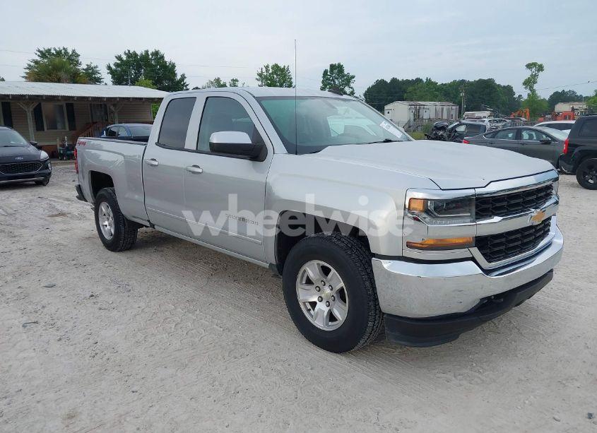 2018 Chevrolet Silverado 1500 1LT (VIN 1GCVKREC1JZ134780) main photo
