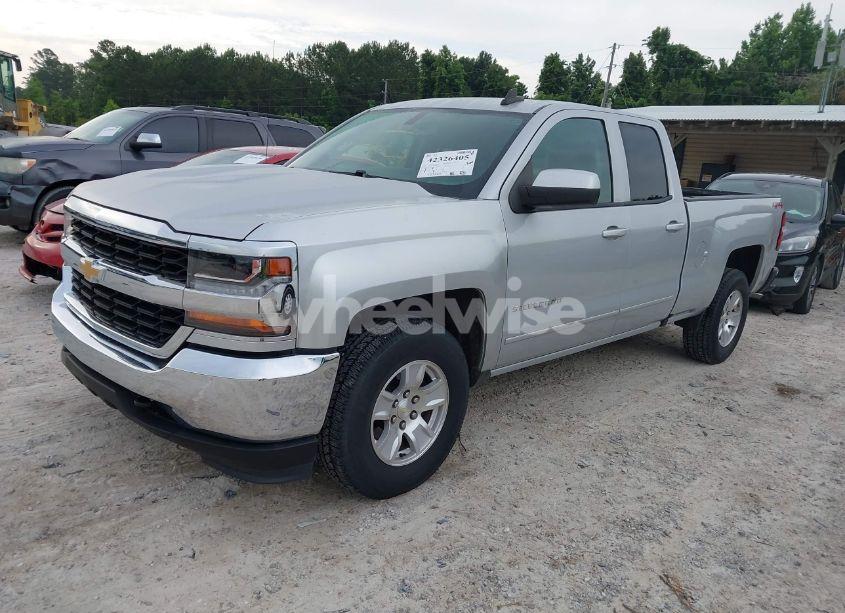 Photo 2 of 2018 Chevrolet Silverado 1500 1LT (VIN 1GCVKREC1JZ134780)