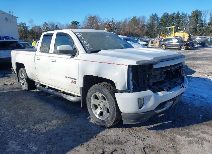 2018 Chevrolet Silverado 1500 2LT (VIN 1GCVKREC1JZ145987) main photo