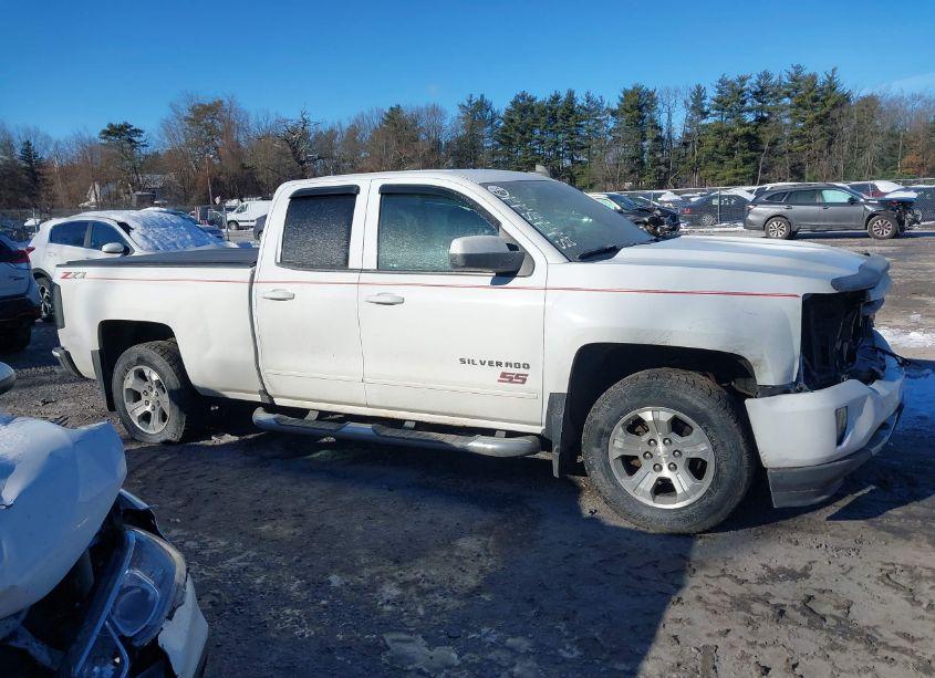Photo 13 of 2018 Chevrolet Silverado 1500 2LT (VIN 1GCVKREC1JZ145987)