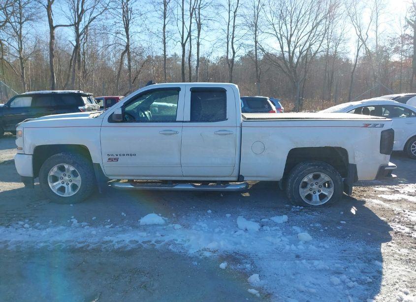 Photo 14 of 2018 Chevrolet Silverado 1500 2LT (VIN 1GCVKREC1JZ145987)