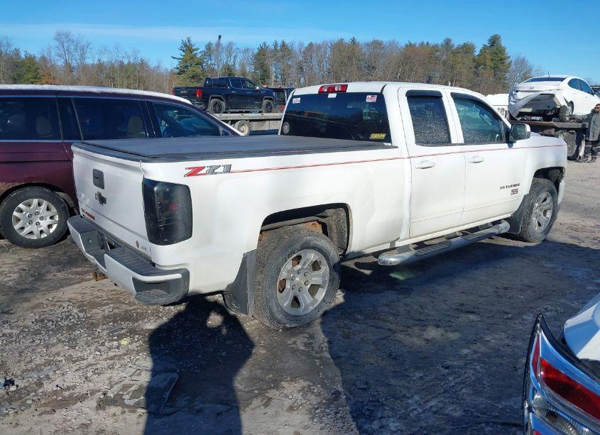Photo 4 of 2018 Chevrolet Silverado 1500 2LT (VIN 1GCVKREC1JZ145987)