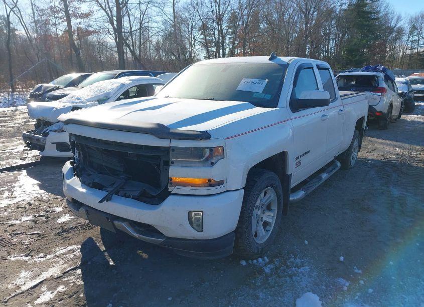 Photo 6 of 2018 Chevrolet Silverado 1500 2LT (VIN 1GCVKREC1JZ145987)