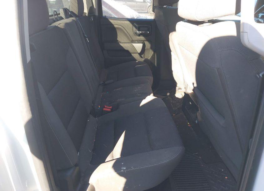 Photo 8 of 2018 Chevrolet Silverado 1500 2LT (VIN 1GCVKREC1JZ145987)