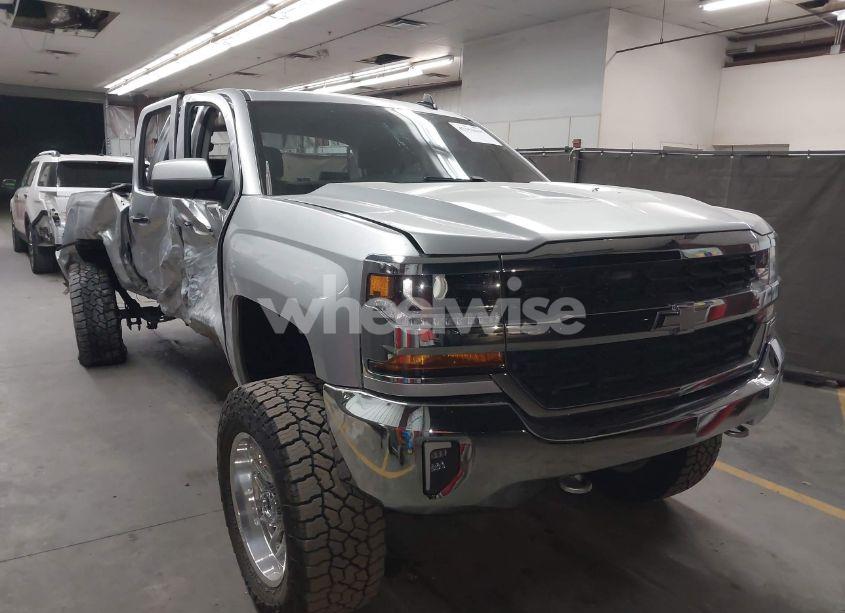 2018 Chevrolet Silverado 1500 1LT (VIN 1GCVKREC1JZ151188) main photo