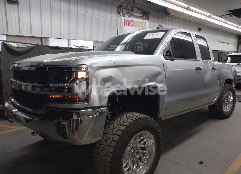Photo 2 of 2018 Chevrolet Silverado 1500 1LT (VIN 1GCVKREC1JZ151188)