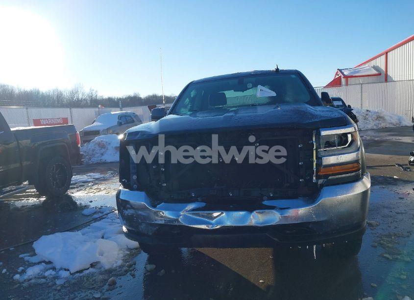 Photo 13 of 2018 Chevrolet Silverado 1500 1LT (VIN 1GCVKREC1JZ152616)