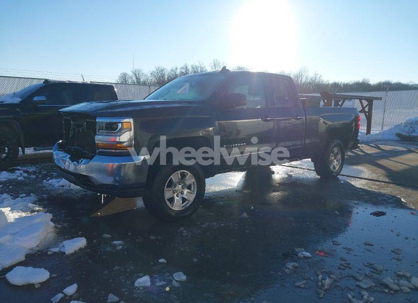 Photo 2 of 2018 Chevrolet Silverado 1500 1LT (VIN 1GCVKREC1JZ152616)