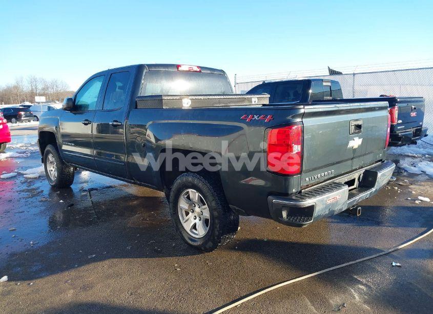 Photo 3 of 2018 Chevrolet Silverado 1500 1LT (VIN 1GCVKREC1JZ152616)