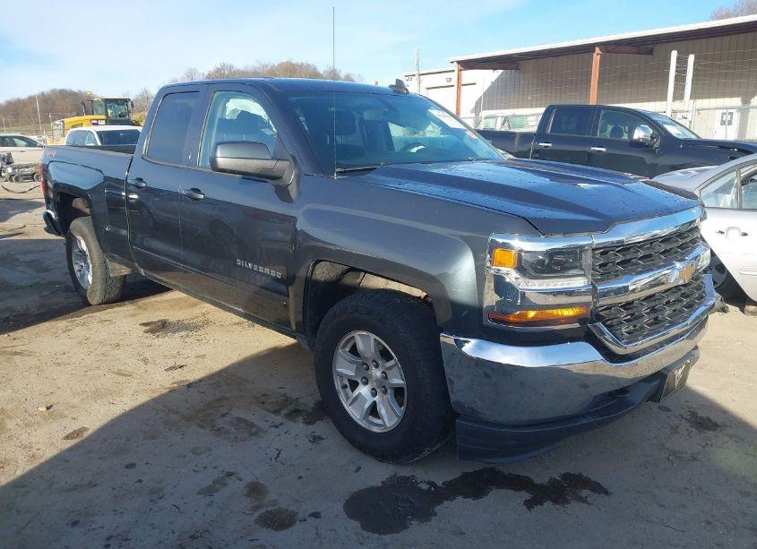 2018 Chevrolet Silverado 1500 1LT (VIN 1GCVKREC1JZ161705) main photo