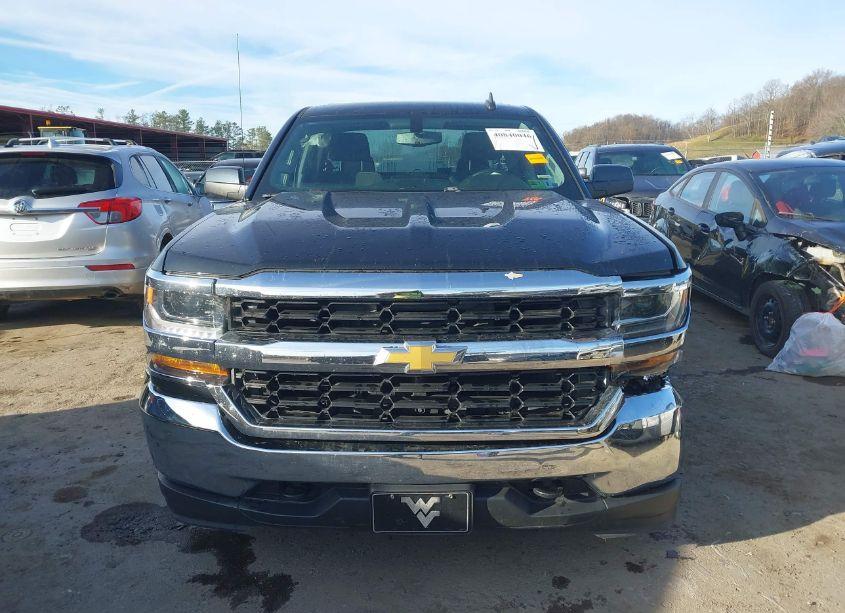 Photo 12 of 2018 Chevrolet Silverado 1500 1LT (VIN 1GCVKREC1JZ161705)