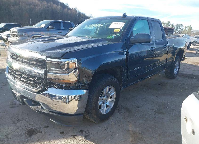 Photo 2 of 2018 Chevrolet Silverado 1500 1LT (VIN 1GCVKREC1JZ161705)