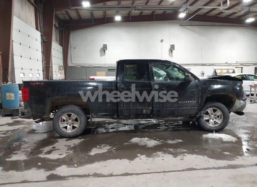 Photo 13 of 2018 Chevrolet Silverado 1500 1LT (VIN 1GCVKREC1JZ311828)