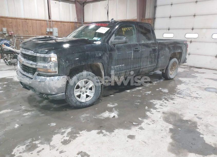 Photo 2 of 2018 Chevrolet Silverado 1500 1LT (VIN 1GCVKREC1JZ311828)