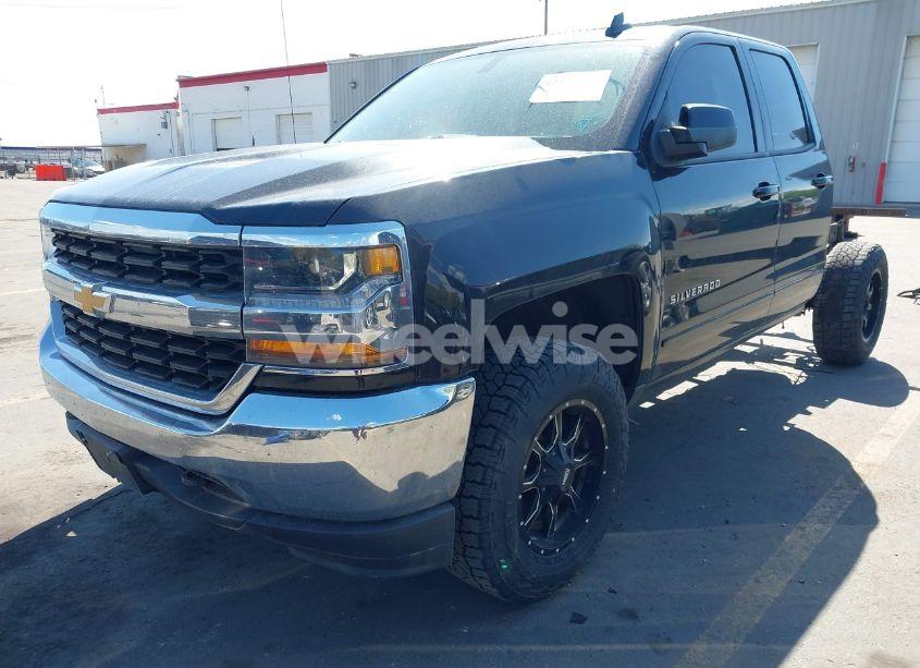 Photo 2 of 2018 Chevrolet Silverado 1500 1LT/2LT (VIN 1GCVKREC1JZ319640)