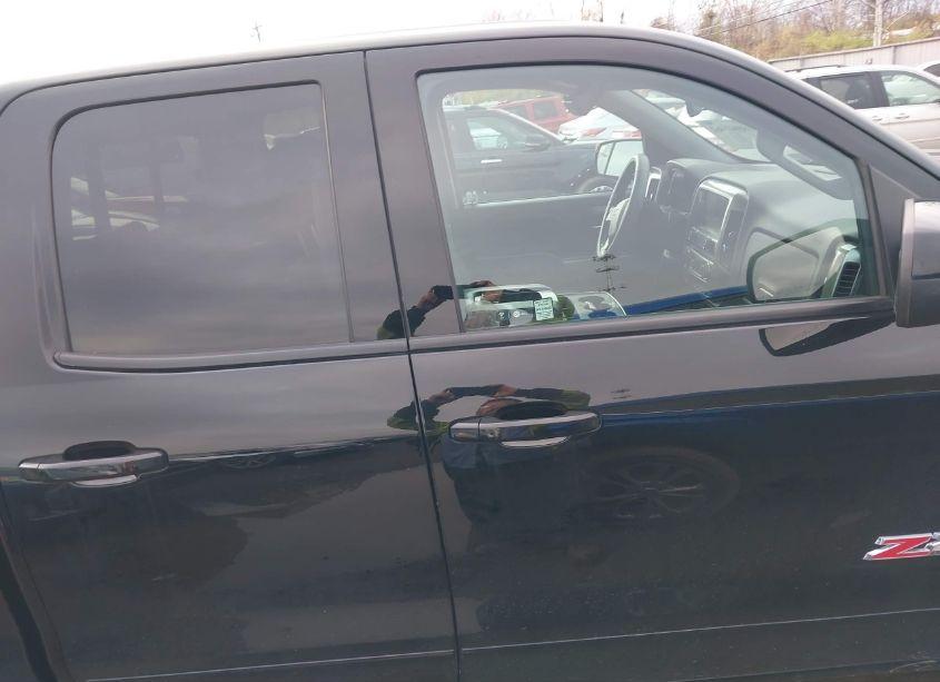 Photo 13 of 2018 Chevrolet Silverado 1500 2LT (VIN 1GCVKREC1JZ325695)