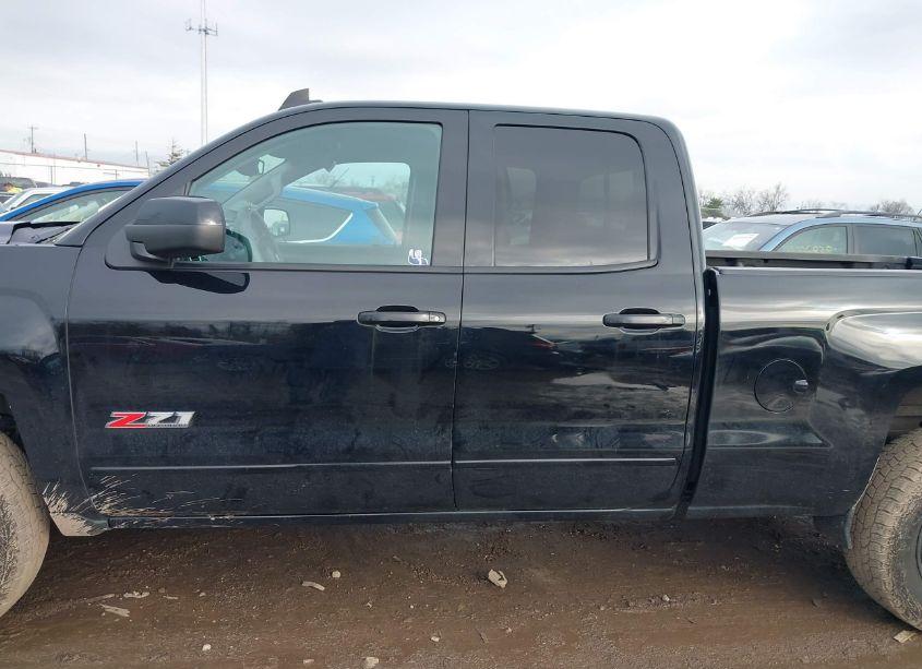 Photo 14 of 2018 Chevrolet Silverado 1500 2LT (VIN 1GCVKREC1JZ325695)