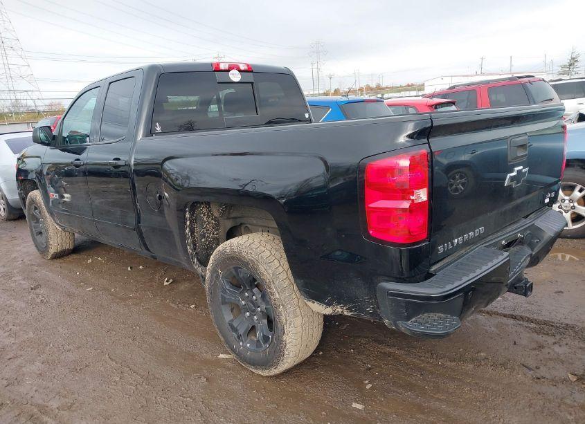 Photo 3 of 2018 Chevrolet Silverado 1500 2LT (VIN 1GCVKREC1JZ325695)