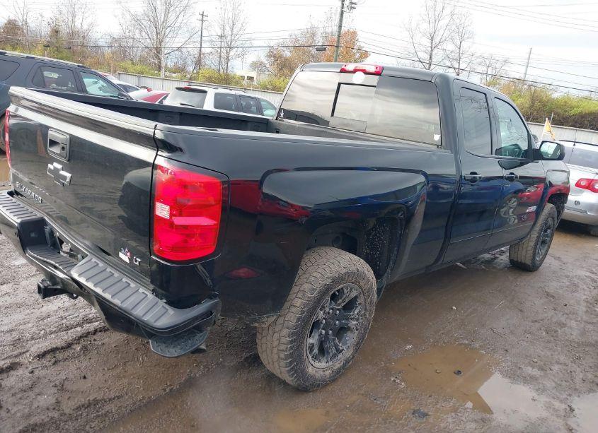 Photo 4 of 2018 Chevrolet Silverado 1500 2LT (VIN 1GCVKREC1JZ325695)