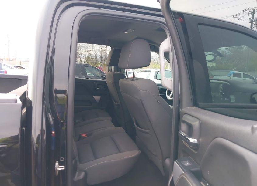 Photo 8 of 2018 Chevrolet Silverado 1500 2LT (VIN 1GCVKREC1JZ325695)