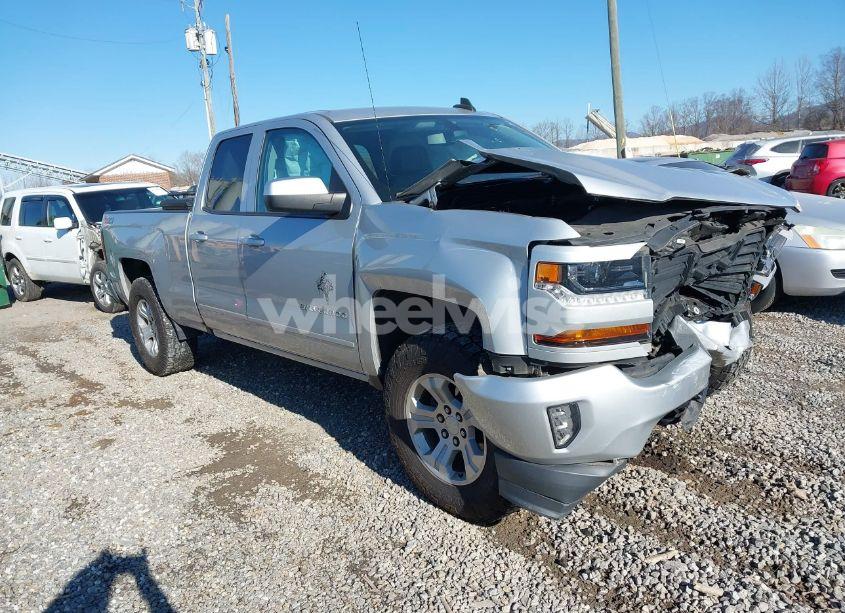 2018 Chevrolet Silverado 1500 2LT (VIN 1GCVKREC1JZ350029) main photo