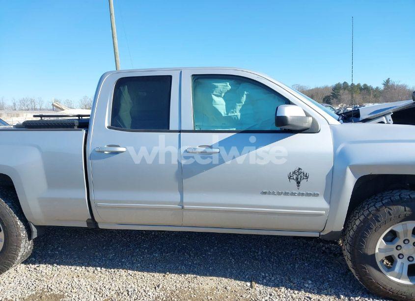 Photo 13 of 2018 Chevrolet Silverado 1500 2LT (VIN 1GCVKREC1JZ350029)