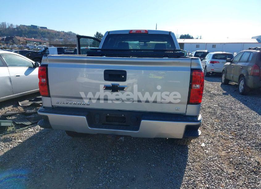 Photo 16 of 2018 Chevrolet Silverado 1500 2LT (VIN 1GCVKREC1JZ350029)