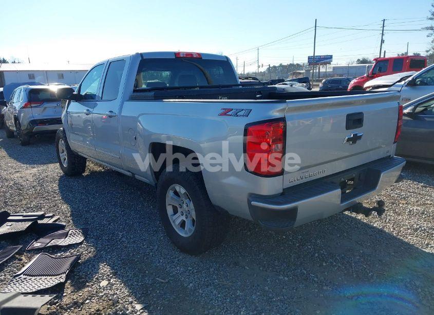 Photo 3 of 2018 Chevrolet Silverado 1500 2LT (VIN 1GCVKREC1JZ350029)