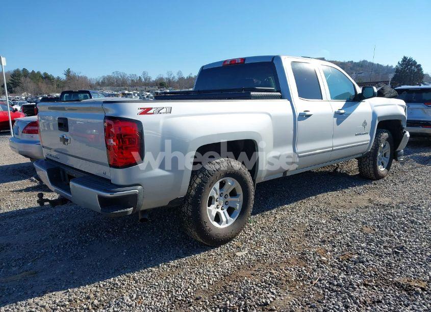 Photo 4 of 2018 Chevrolet Silverado 1500 2LT (VIN 1GCVKREC1JZ350029)