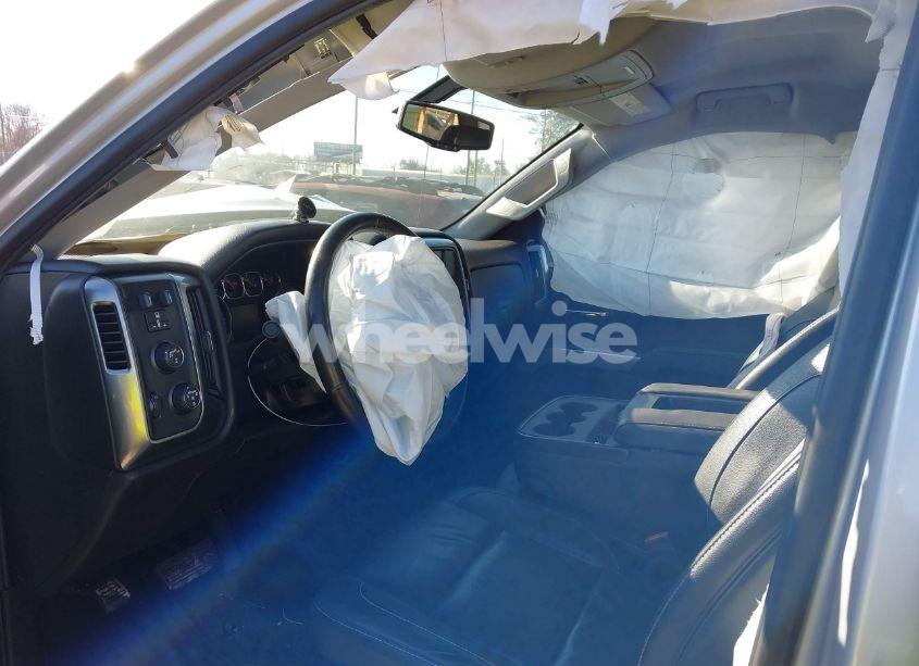 Photo 5 of 2018 Chevrolet Silverado 1500 2LT (VIN 1GCVKREC1JZ350029)