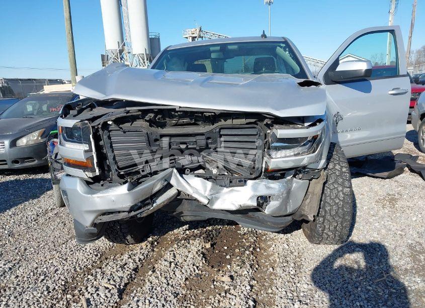 Photo 6 of 2018 Chevrolet Silverado 1500 2LT (VIN 1GCVKREC1JZ350029)