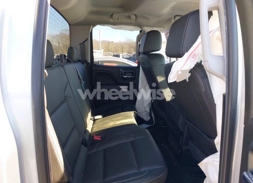 Photo 8 of 2018 Chevrolet Silverado 1500 2LT (VIN 1GCVKREC1JZ350029)